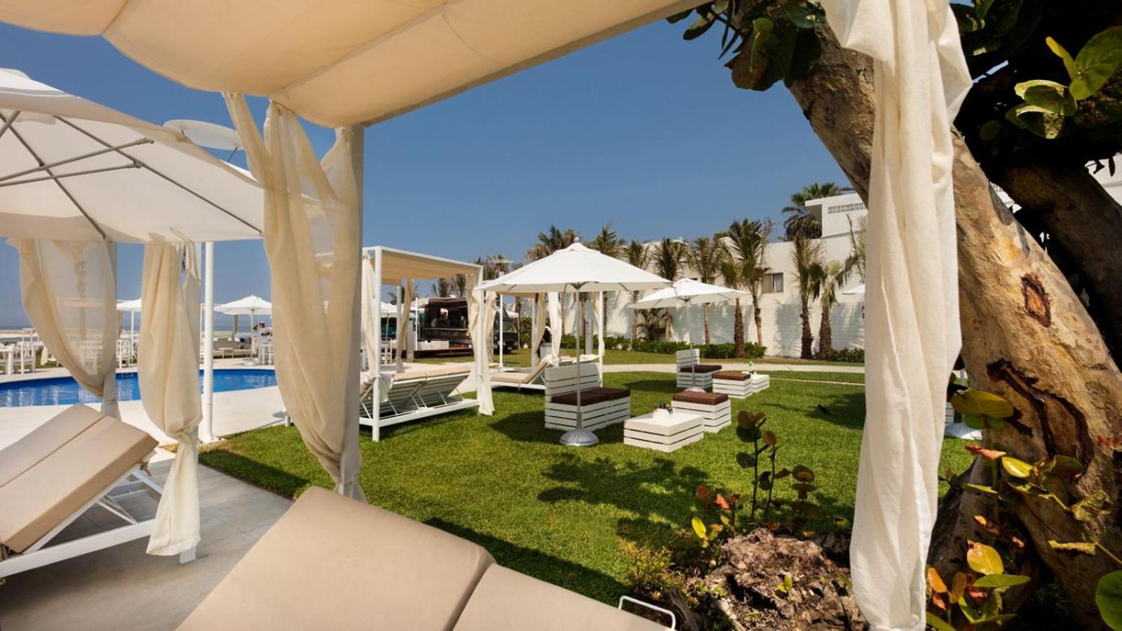 Palacio Mundo Imperial Riviera Diamante Ακαπούλκο Εξωτερικό φωτογραφία The resort's pool area
